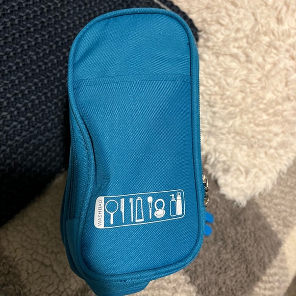 Toiletries Bag - Picture 4 of 6